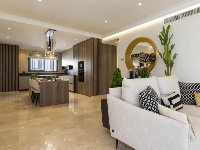 Modern renovated apartment with spectacular terrace in a highly sought-after area of Marbella, 150m from the beach!