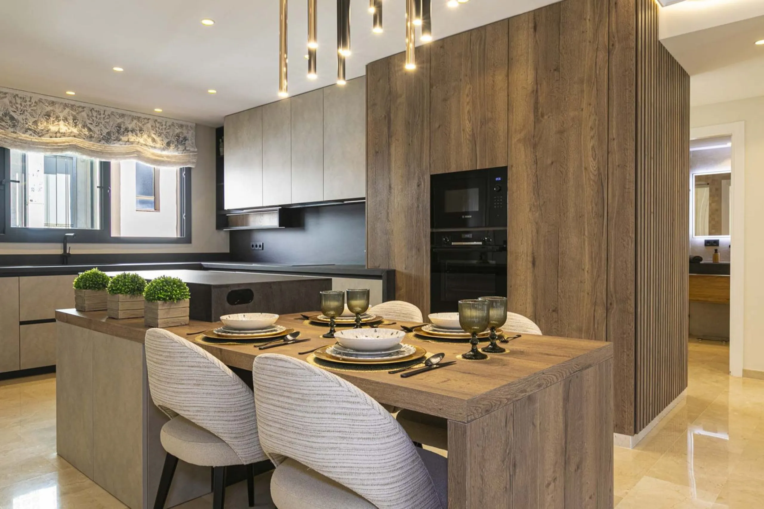 Modern renovated apartment with spectacular terrace in a highly sought-after area of Marbella, 150m from the beach!
