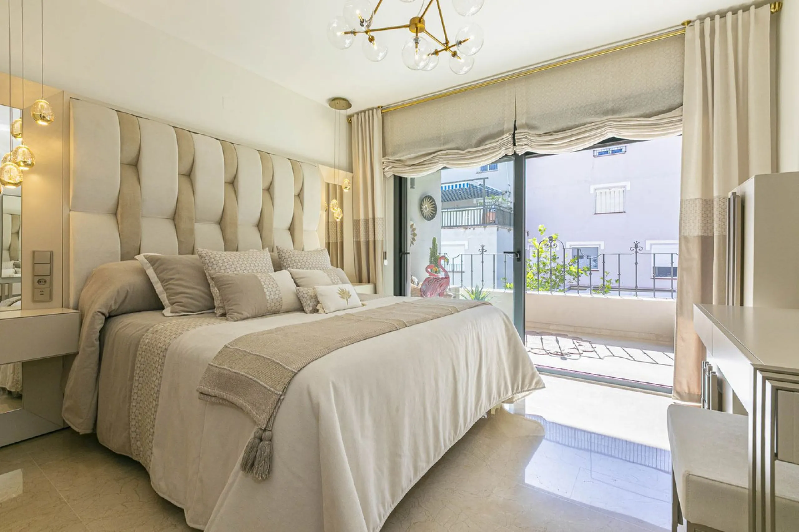 Modern renovated apartment with spectacular terrace in a highly sought-after area of Marbella, 150m from the beach!