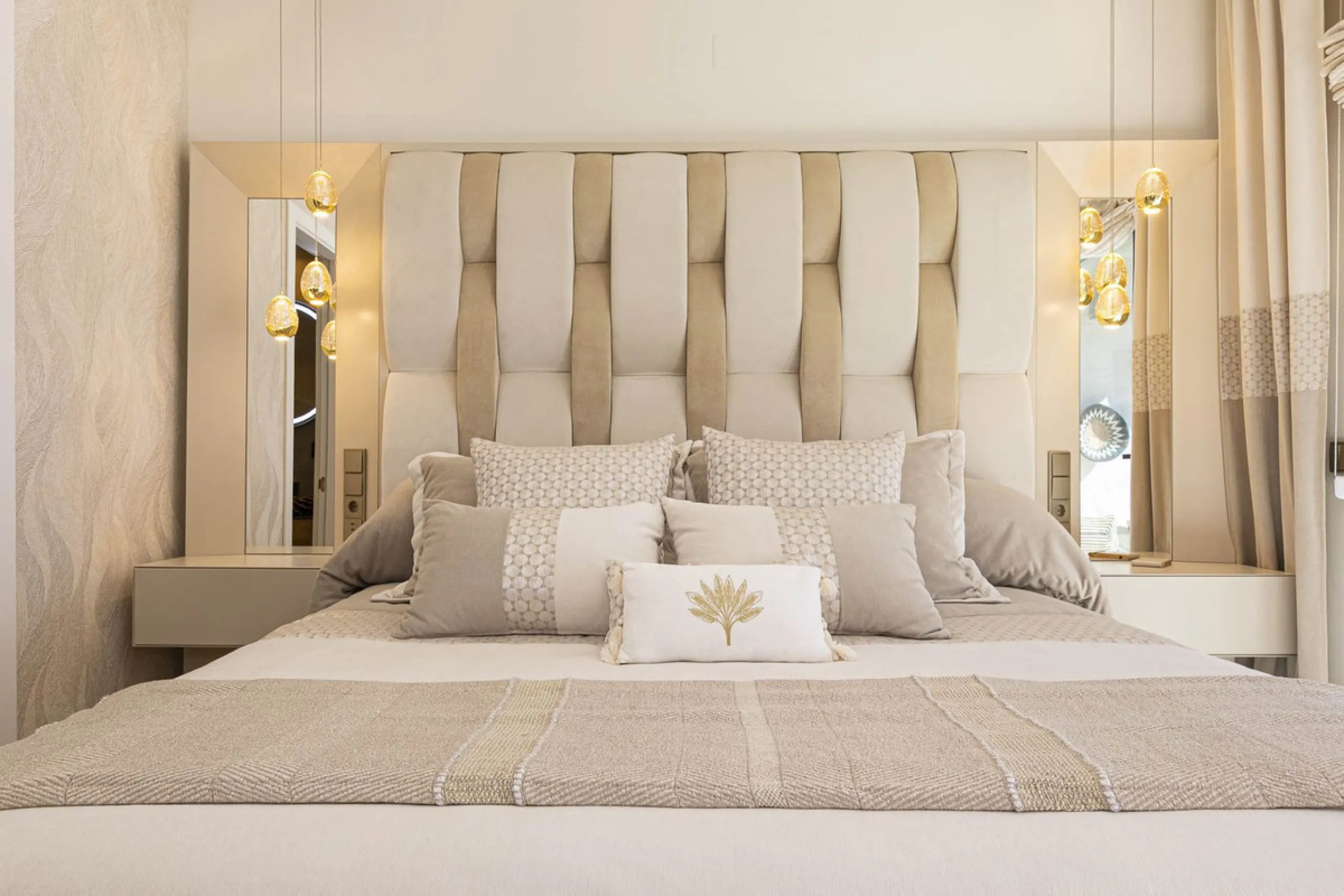 Modern renovated apartment with spectacular terrace in a highly sought-after area of Marbella, 150m from the beach!