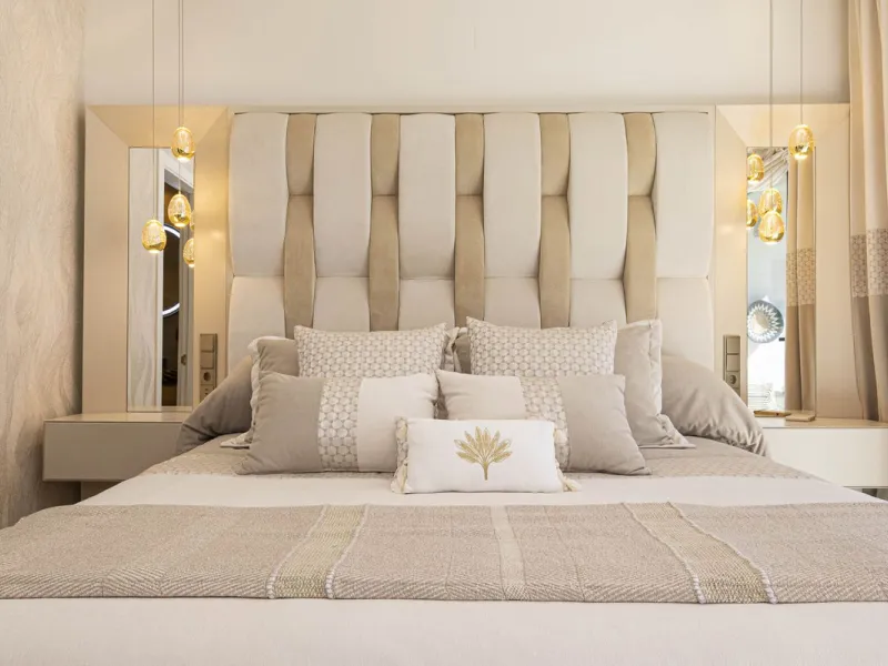 Modern renovated apartment with spectacular terrace in a highly sought-after area of Marbella, 150m from the beach!