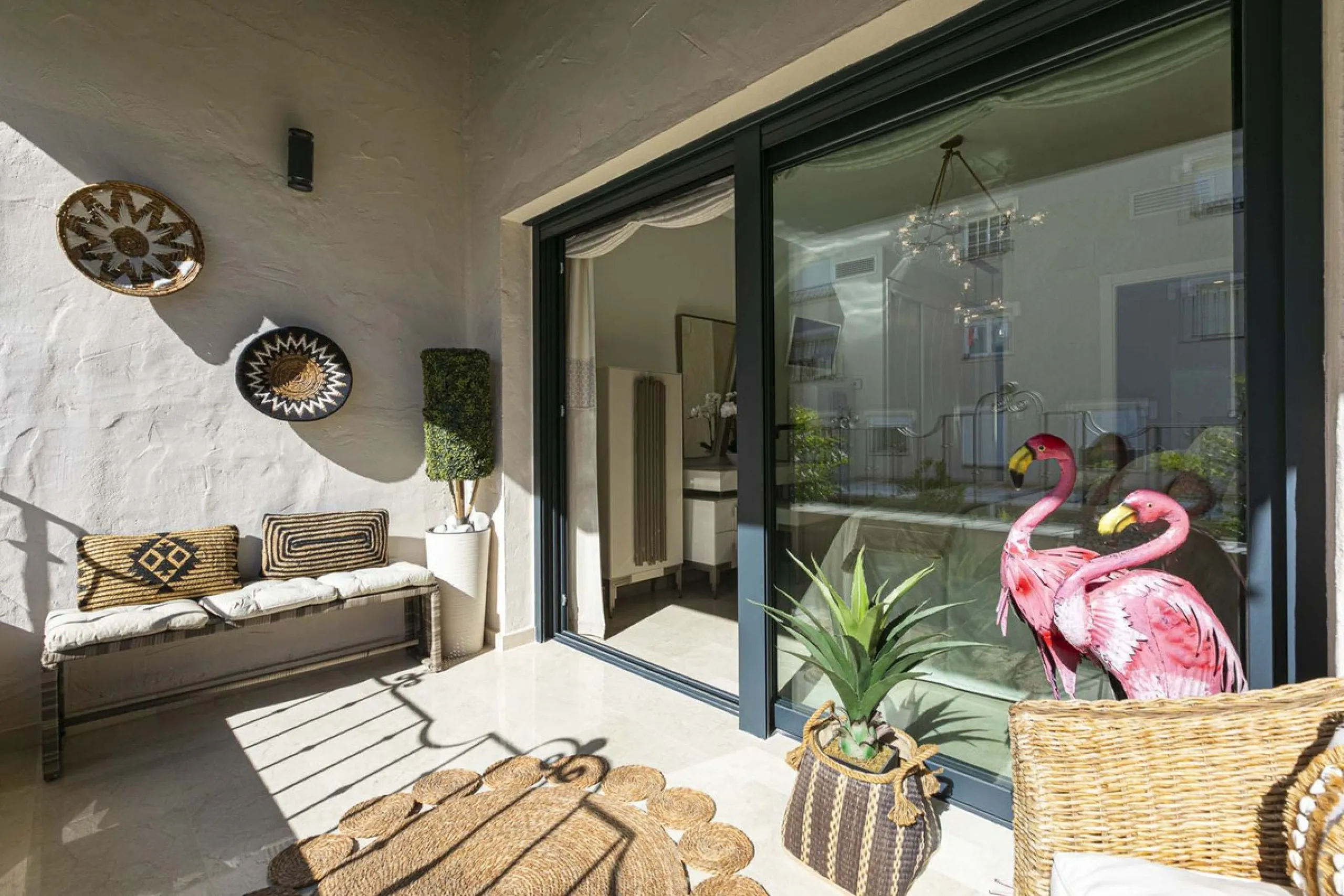 Modern renovated apartment with spectacular terrace in a highly sought-after area of Marbella, 150m from the beach!