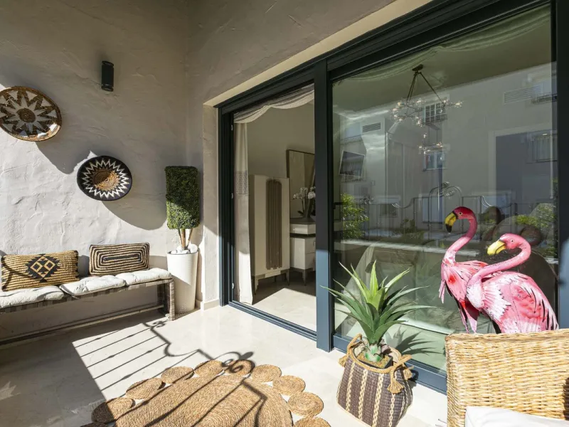 Modern renovated apartment with spectacular terrace in a highly sought-after area of Marbella, 150m from the beach!