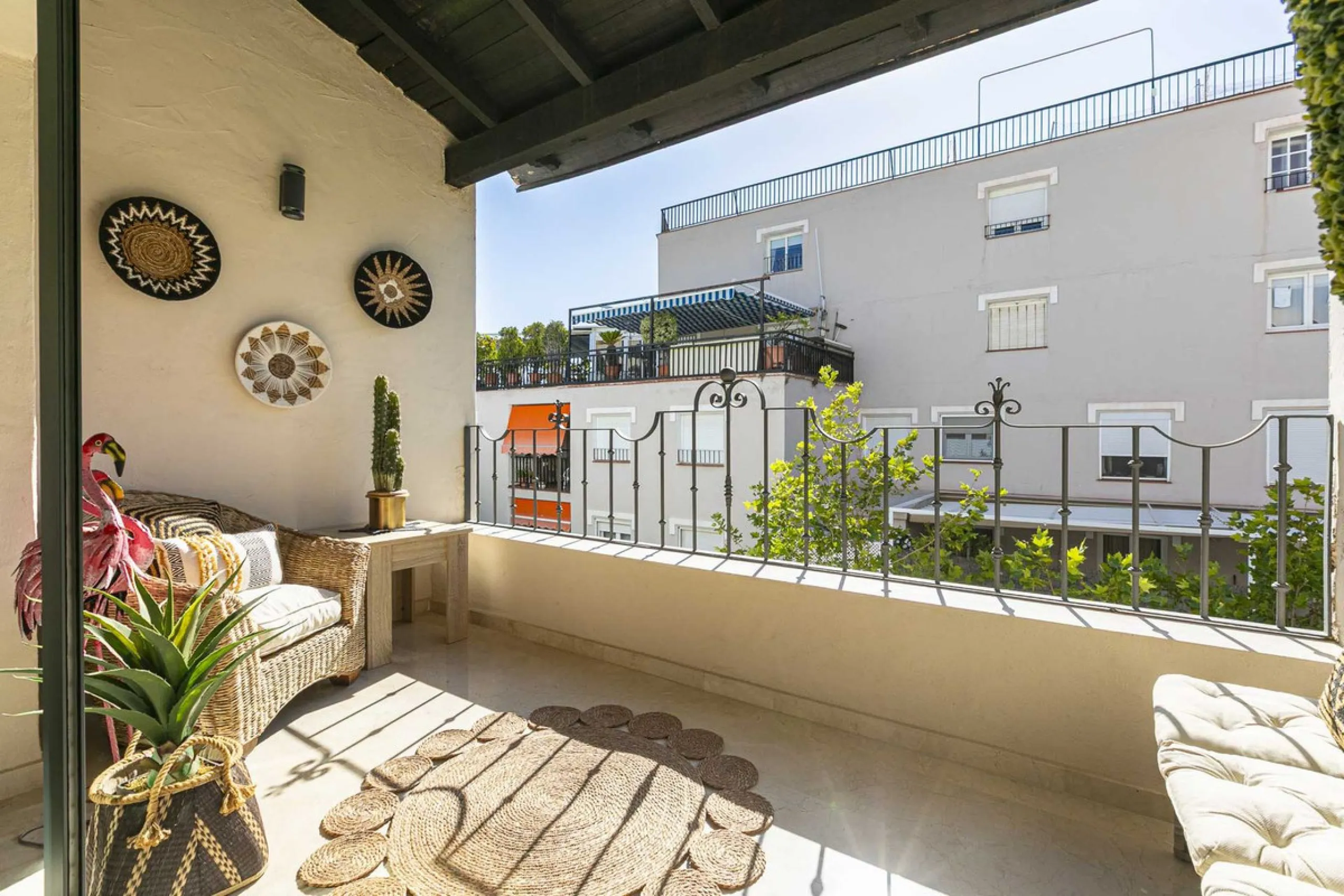 Modern renovated apartment with spectacular terrace in a highly sought-after area of Marbella, 150m from the beach!