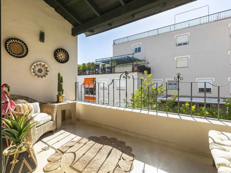 Modern renovated apartment with spectacular terrace in a highly sought-after area of Marbella, 150m from the beach!