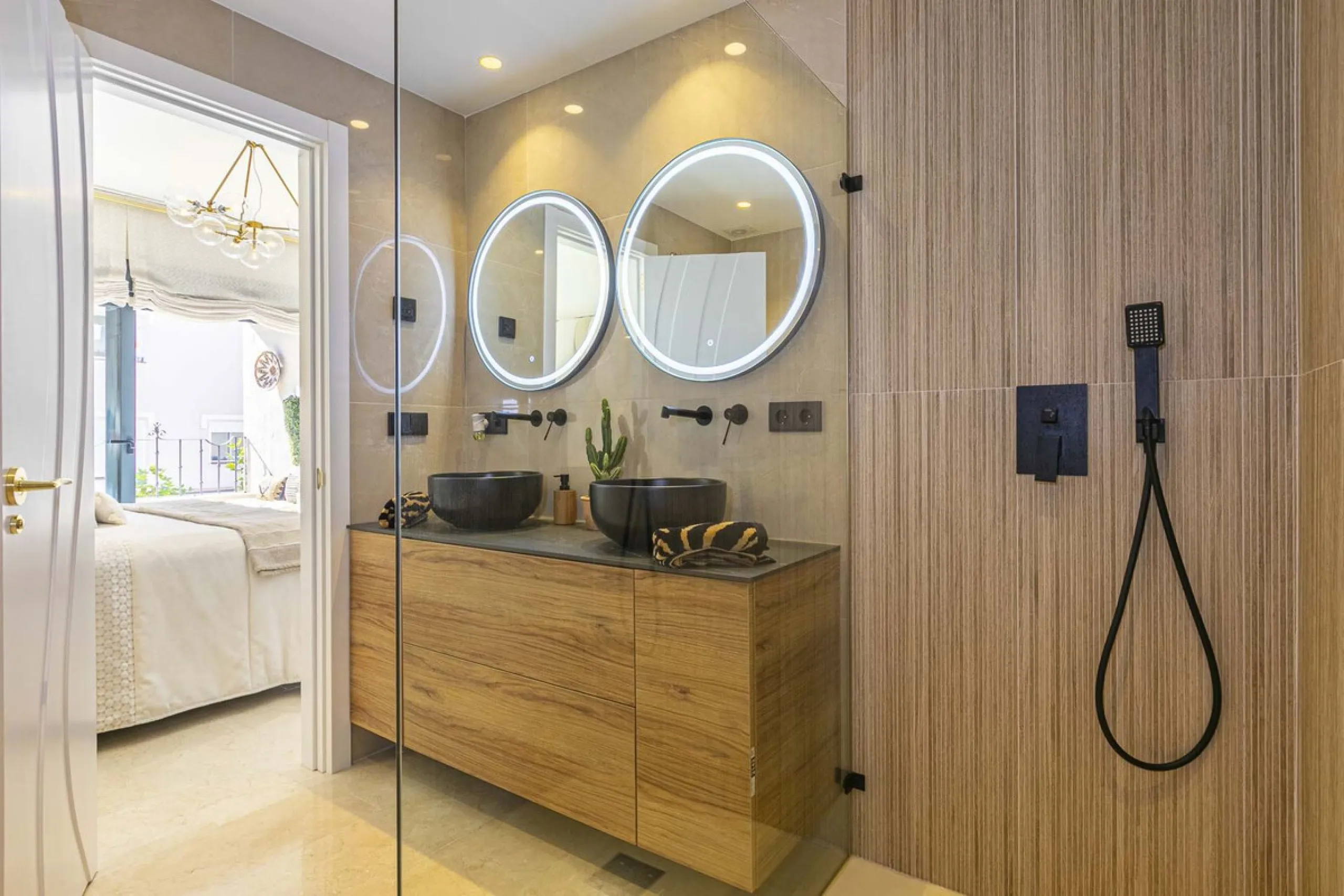 Modern renovated apartment with spectacular terrace in a highly sought-after area of Marbella, 150m from the beach!
