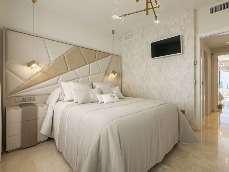 Modern renovated apartment with spectacular terrace in a highly sought-after area of Marbella, 150m from the beach!