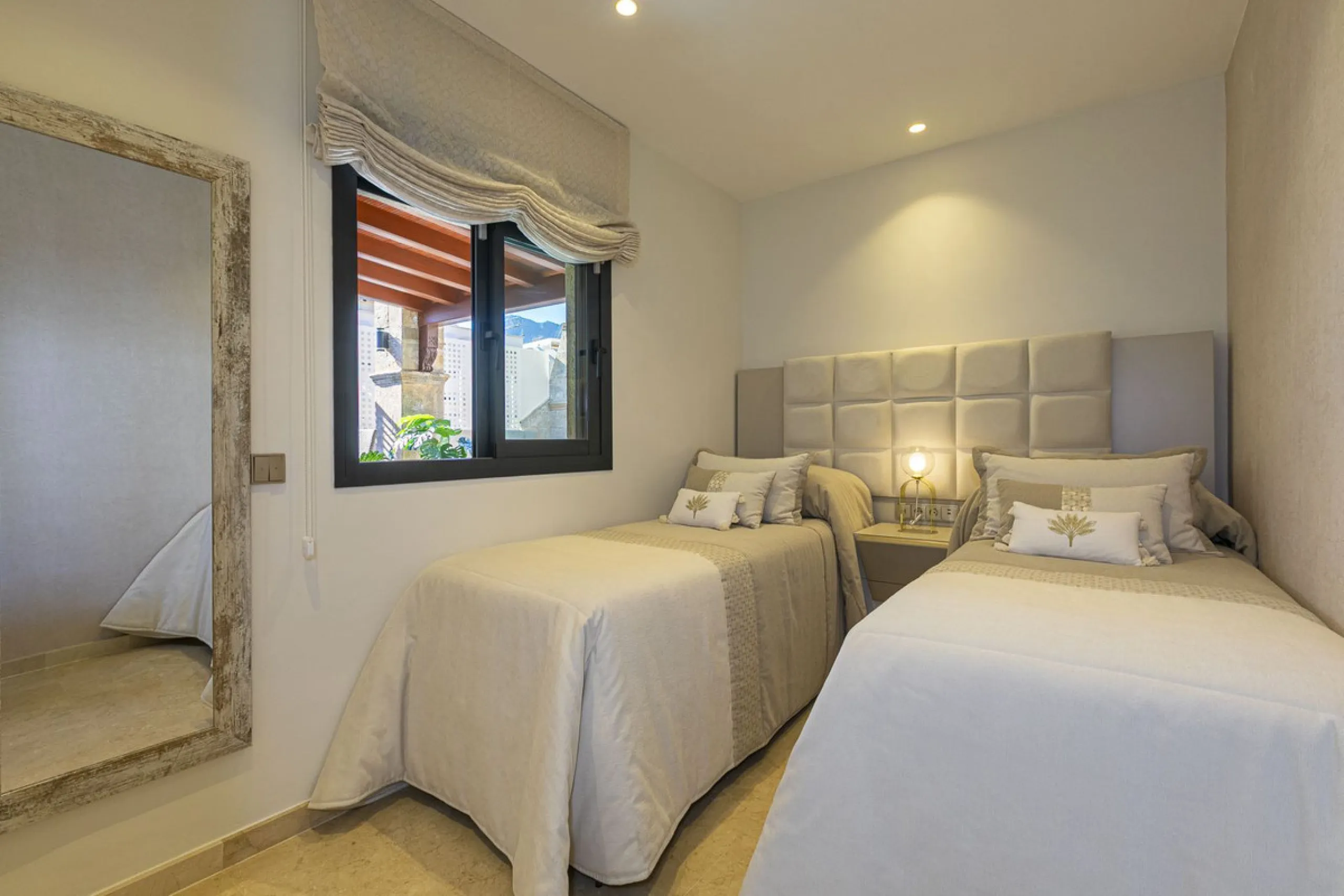 Modern renovated apartment with spectacular terrace in a highly sought-after area of Marbella, 150m from the beach!