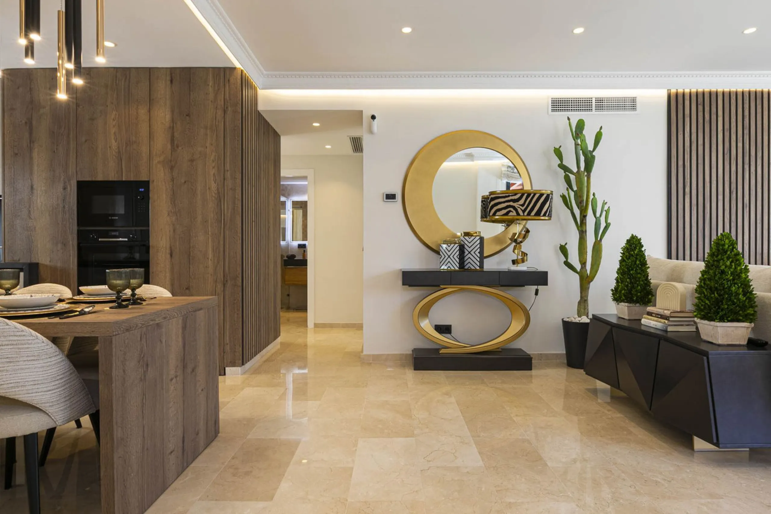 Modern renovated apartment with spectacular terrace in a highly sought-after area of Marbella, 150m from the beach!
