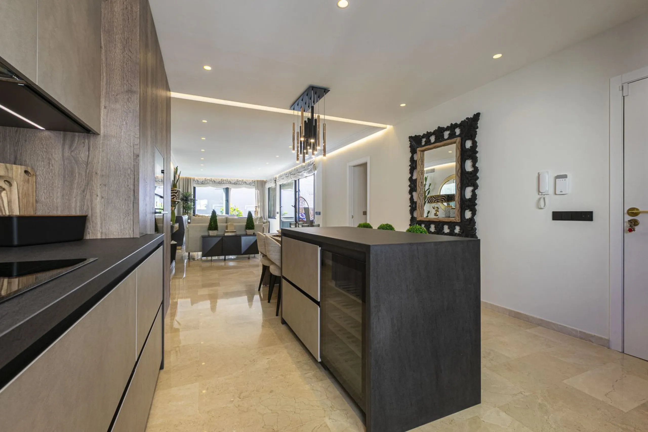 Modern renovated apartment with spectacular terrace in a highly sought-after area of Marbella, 150m from the beach!