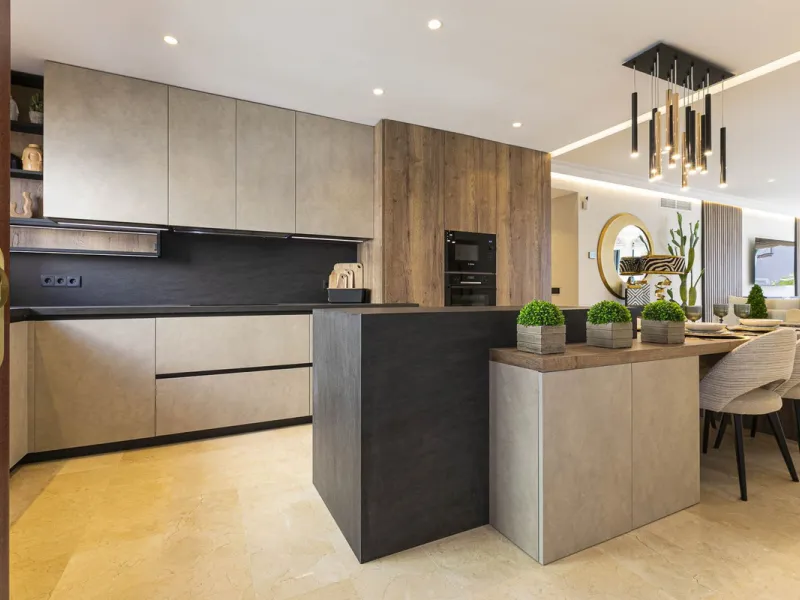 Modern renovated apartment with spectacular terrace in a highly sought-after area of Marbella, 150m from the beach!