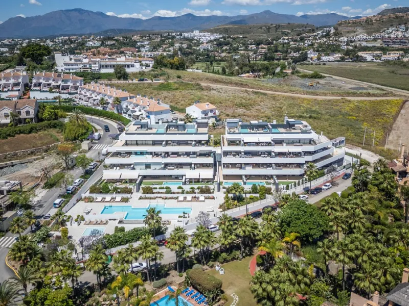 Apartment - Middle Floor Apartment в продаже в Estepona, Málaga. В доме 5 спален и 5 ванных комнат. Площадь дома 250 м²