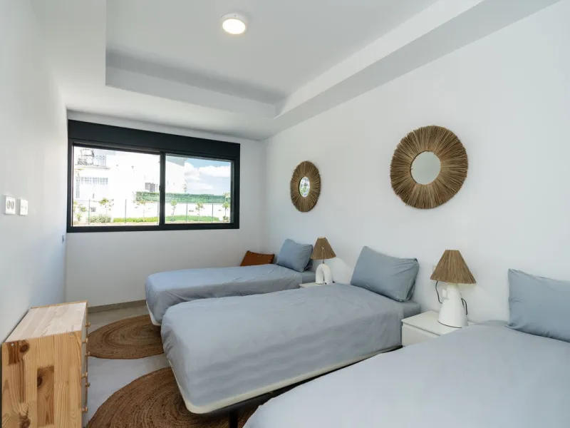 Luxurious apartment in El Campanario Hills, located in a gated community with just 29  units. The property  is near to prestigious golf courses and beaches, with easy access to Marbella and Estepona via the A7.
