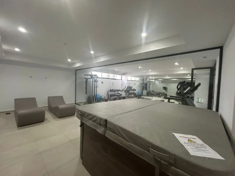 Luxurious apartment in El Campanario Hills, located in a gated community with just 29  units. The property  is near to prestigious golf courses and beaches, with easy access to Marbella and Estepona via the A7.