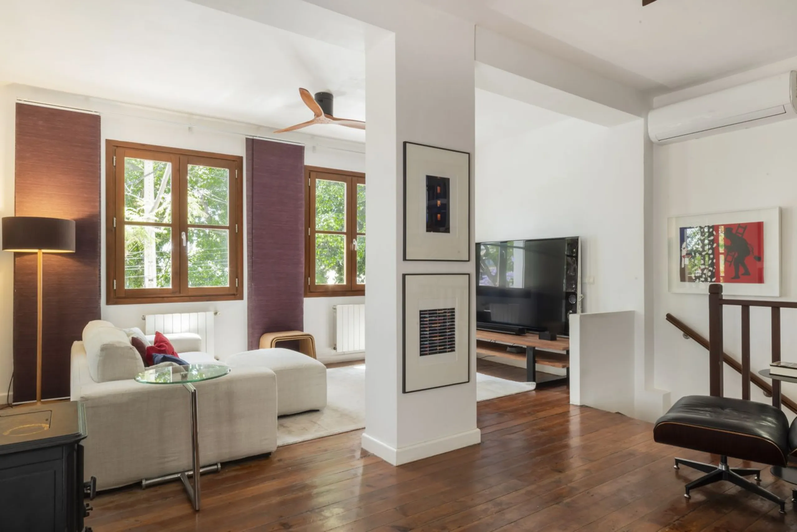 Located in the emblematic Monte de Sancha, this charming villa offers a unique way of living in Malaga from one of its most exclusive and sought-after areas. Just a few steps from the sea, close to the historic centre and surrounded by tranquillity, it is