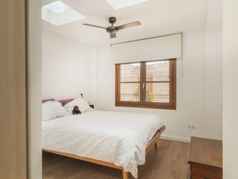 Located in the emblematic Monte de Sancha, this charming villa offers a unique way of living in Malaga from one of its most exclusive and sought-after areas. Just a few steps from the sea, close to the historic centre and surrounded by tranquillity, it is