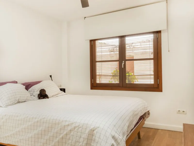 Located in the emblematic Monte de Sancha, this charming villa offers a unique way of living in Malaga from one of its most exclusive and sought-after areas. Just a few steps from the sea, close to the historic centre and surrounded by tranquillity, it is