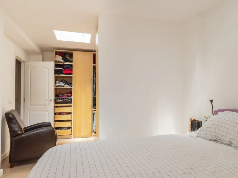 Located in the emblematic Monte de Sancha, this charming villa offers a unique way of living in Malaga from one of its most exclusive and sought-after areas. Just a few steps from the sea, close to the historic centre and surrounded by tranquillity, it is