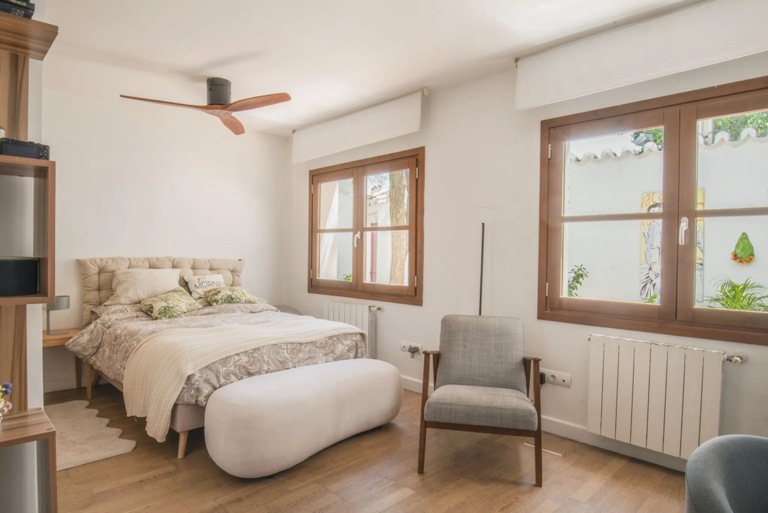 Located in the emblematic Monte de Sancha, this charming villa offers a unique way of living in Malaga from one of its most exclusive and sought-after areas. Just a few steps from the sea, close to the historic centre and surrounded by tranquillity, it is