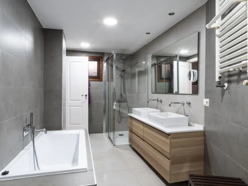 Located in the emblematic Monte de Sancha, this charming villa offers a unique way of living in Malaga from one of its most exclusive and sought-after areas. Just a few steps from the sea, close to the historic centre and surrounded by tranquillity, it is