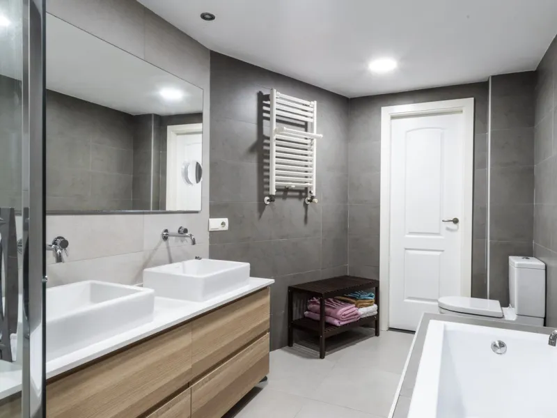 Located in the emblematic Monte de Sancha, this charming villa offers a unique way of living in Malaga from one of its most exclusive and sought-after areas. Just a few steps from the sea, close to the historic centre and surrounded by tranquillity, it is
