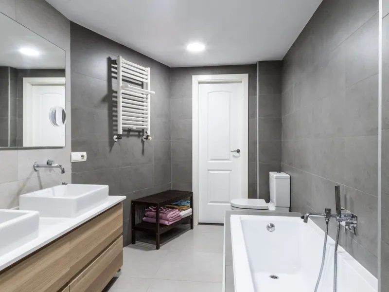 Located in the emblematic Monte de Sancha, this charming villa offers a unique way of living in Malaga from one of its most exclusive and sought-after areas. Just a few steps from the sea, close to the historic centre and surrounded by tranquillity, it is