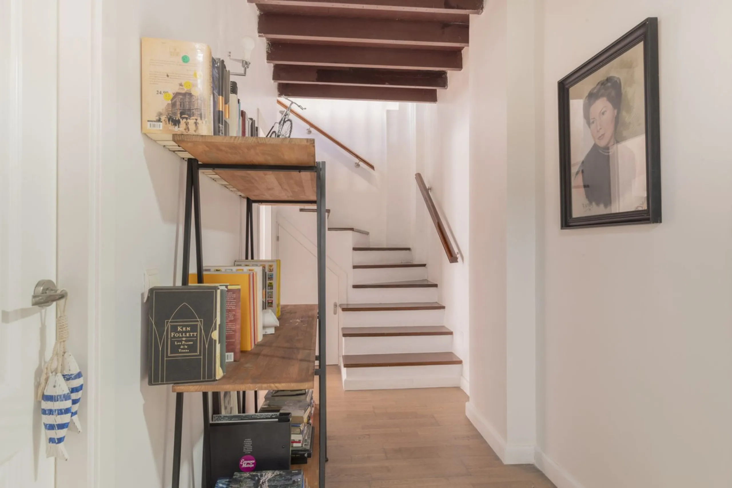Located in the emblematic Monte de Sancha, this charming villa offers a unique way of living in Malaga from one of its most exclusive and sought-after areas. Just a few steps from the sea, close to the historic centre and surrounded by tranquillity, it is