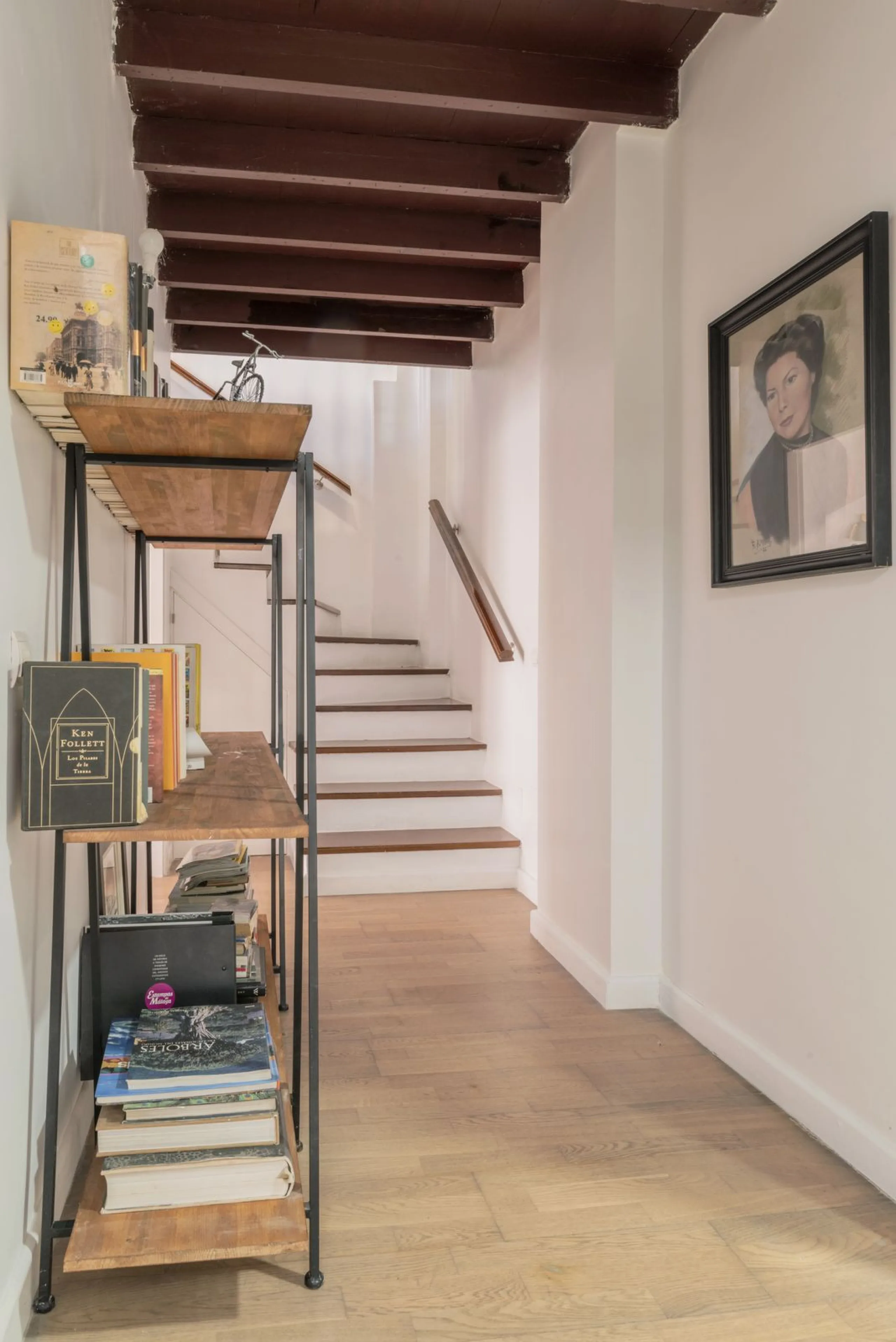 Located in the emblematic Monte de Sancha, this charming villa offers a unique way of living in Malaga from one of its most exclusive and sought-after areas. Just a few steps from the sea, close to the historic centre and surrounded by tranquillity, it is