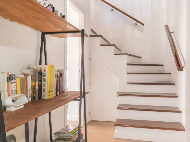 Located in the emblematic Monte de Sancha, this charming villa offers a unique way of living in Malaga from one of its most exclusive and sought-after areas. Just a few steps from the sea, close to the historic centre and surrounded by tranquillity, it is