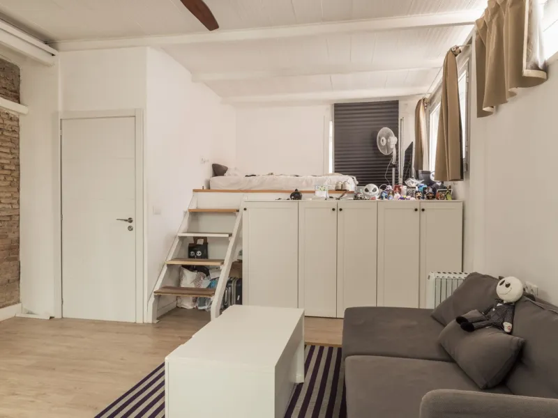Located in the emblematic Monte de Sancha, this charming villa offers a unique way of living in Malaga from one of its most exclusive and sought-after areas. Just a few steps from the sea, close to the historic centre and surrounded by tranquillity, it is
