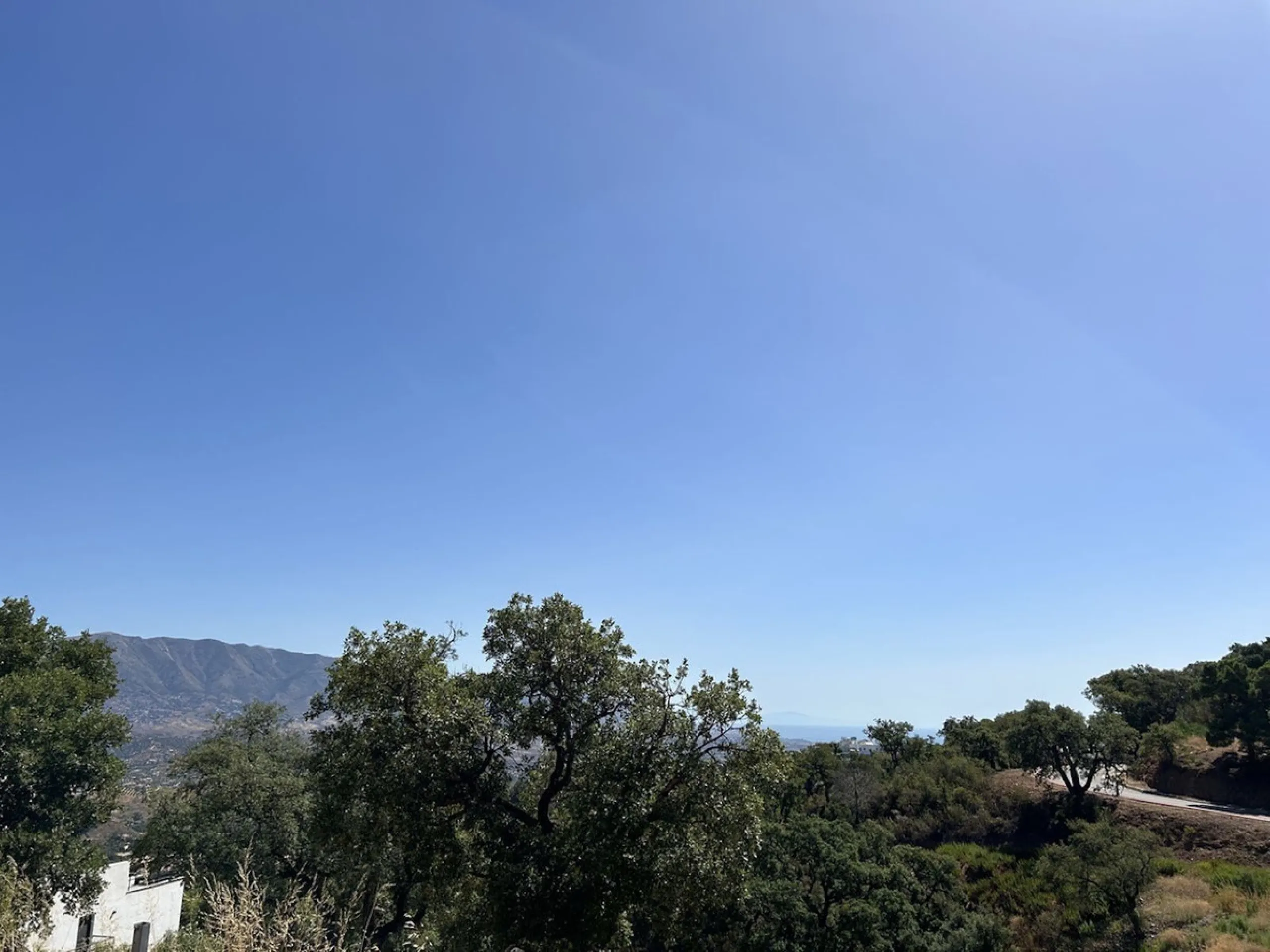 This large plot offers permission for a 471,02 m2 villa.