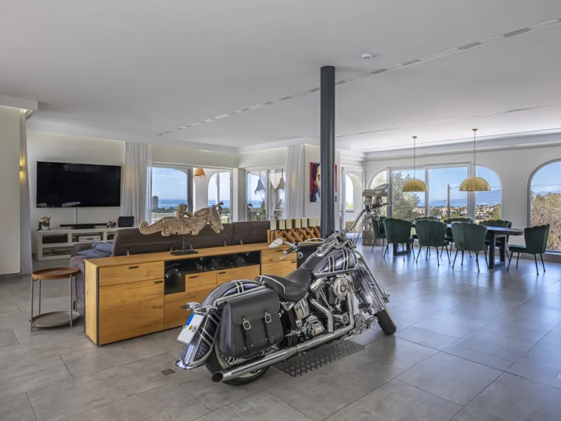 Set on two generous plots totalling 6.128 m², this private and peaceful luxury villa offers a rare blend of modern Mediterranean style and natural beauty in Elviria, Marbella East. Surrounded by its own unspoilt land on one side, the property enjoys excep