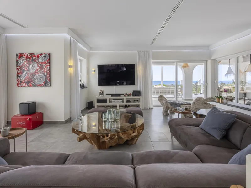 Set on two generous plots totalling 6.128 m², this private and peaceful luxury villa offers a rare blend of modern Mediterranean style and natural beauty in Elviria, Marbella East. Surrounded by its own unspoilt land on one side, the property enjoys excep