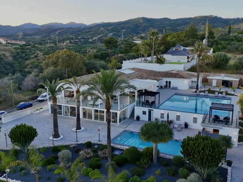 Set on two generous plots totalling 6.128 m², this private and peaceful luxury villa offers a rare blend of modern Mediterranean style and natural beauty in Elviria, Marbella East. Surrounded by its own unspoilt land on one side, the property enjoys excep