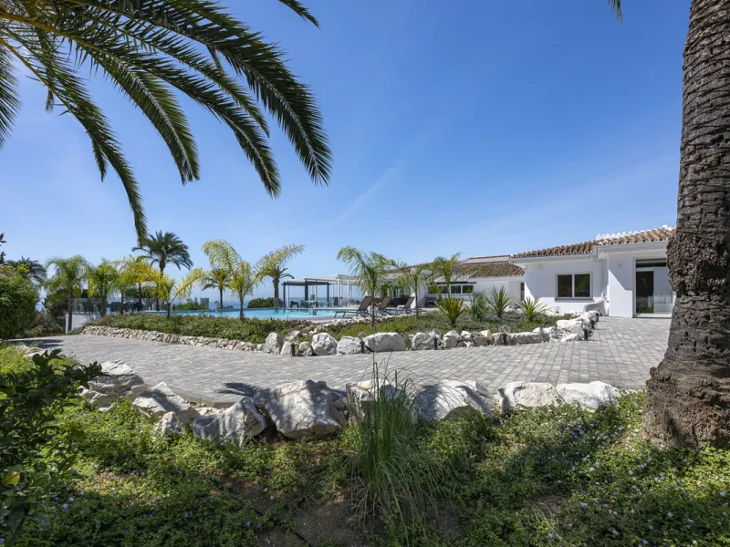Set on two generous plots totalling 6.128 m², this private and peaceful luxury villa offers a rare blend of modern Mediterranean style and natural beauty in Elviria, Marbella East. Surrounded by its own unspoilt land on one side, the property enjoys excep