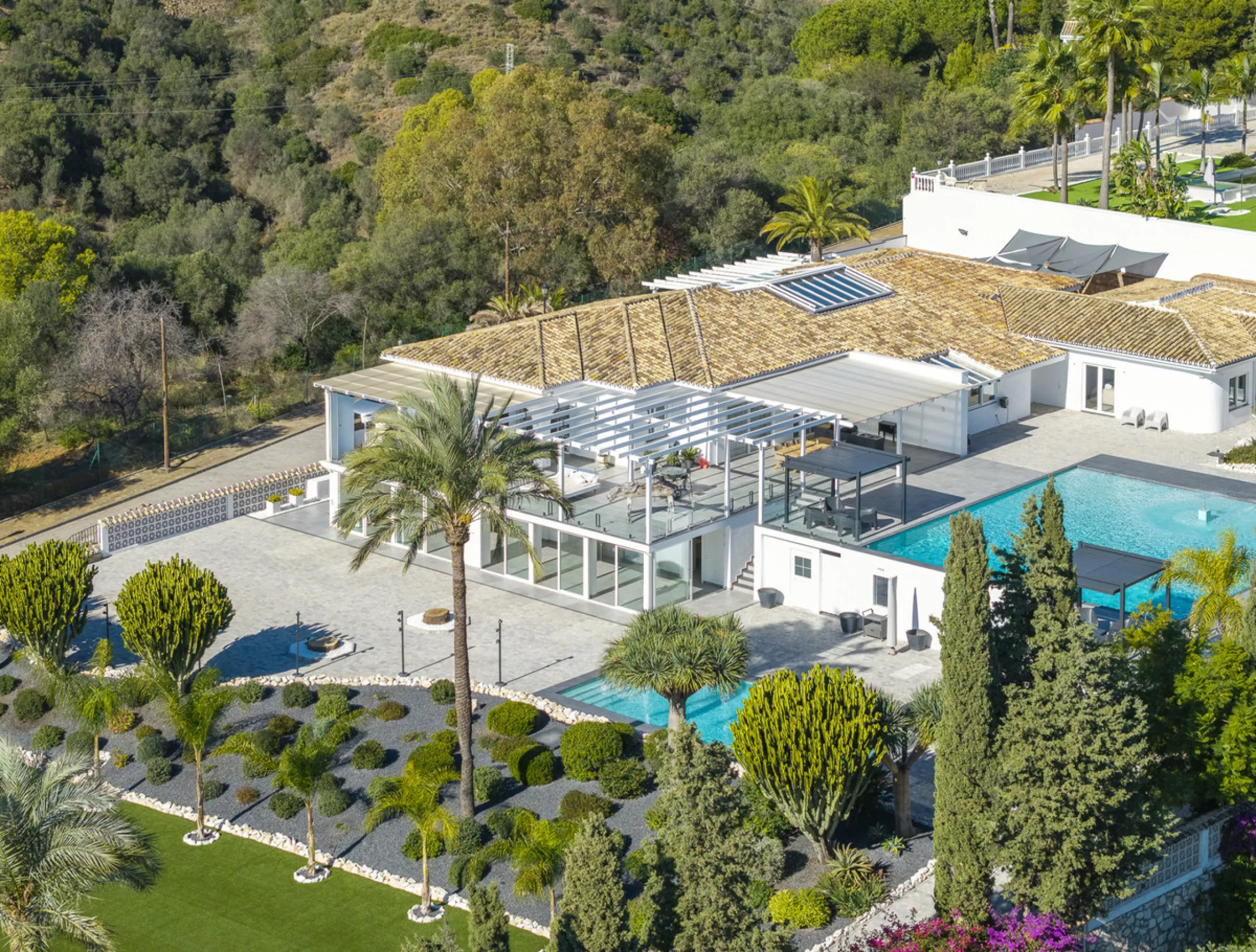 Set on two generous plots totalling 6.128 m², this private and peaceful luxury villa offers a rare blend of modern Mediterranean style and natural beauty in Elviria, Marbella East. Surrounded by its own unspoilt land on one side, the property enjoys excep