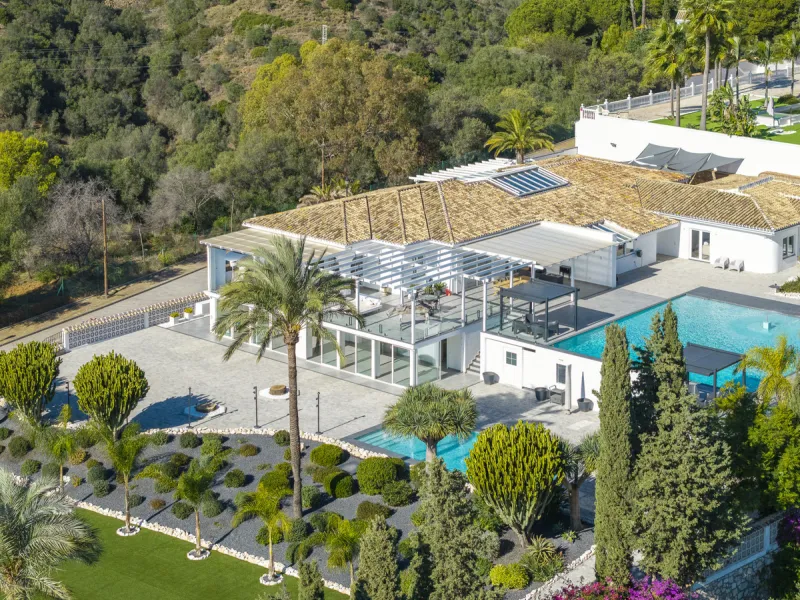 Set on two generous plots totalling 6.128 m², this private and peaceful luxury villa offers a rare blend of modern Mediterranean style and natural beauty in Elviria, Marbella East. Surrounded by its own unspoilt land on one side, the property enjoys excep