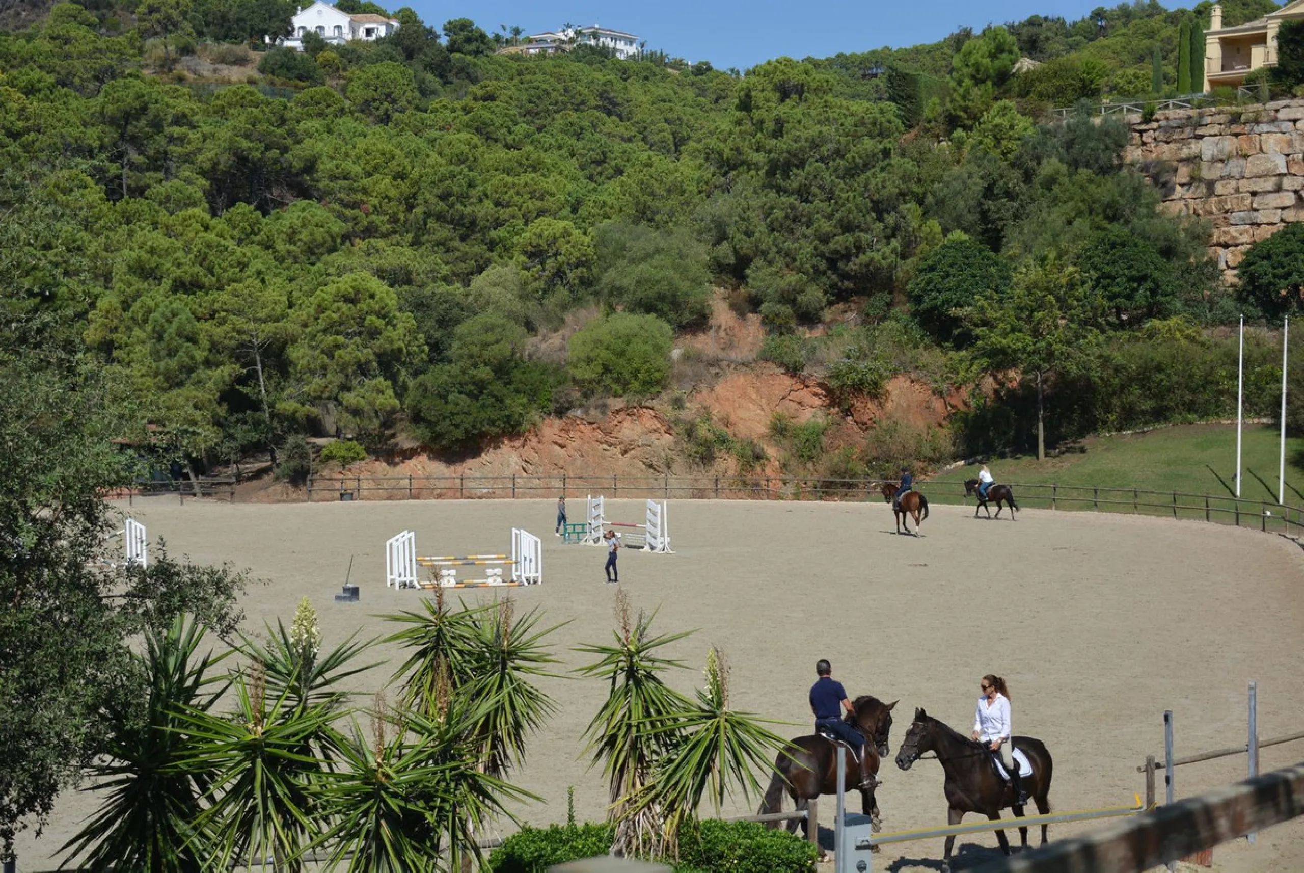 Turn-key luxury villa for sale within the Marbella Club Golf Resort, in a very quiet area surrounded by forest.
