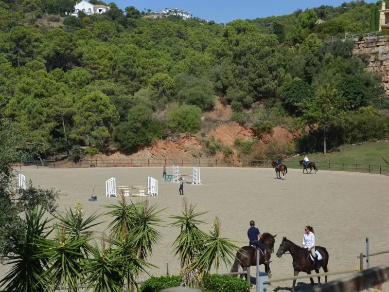 Turn-key luxury villa for sale within the Marbella Club Golf Resort, in a very quiet area surrounded by forest.