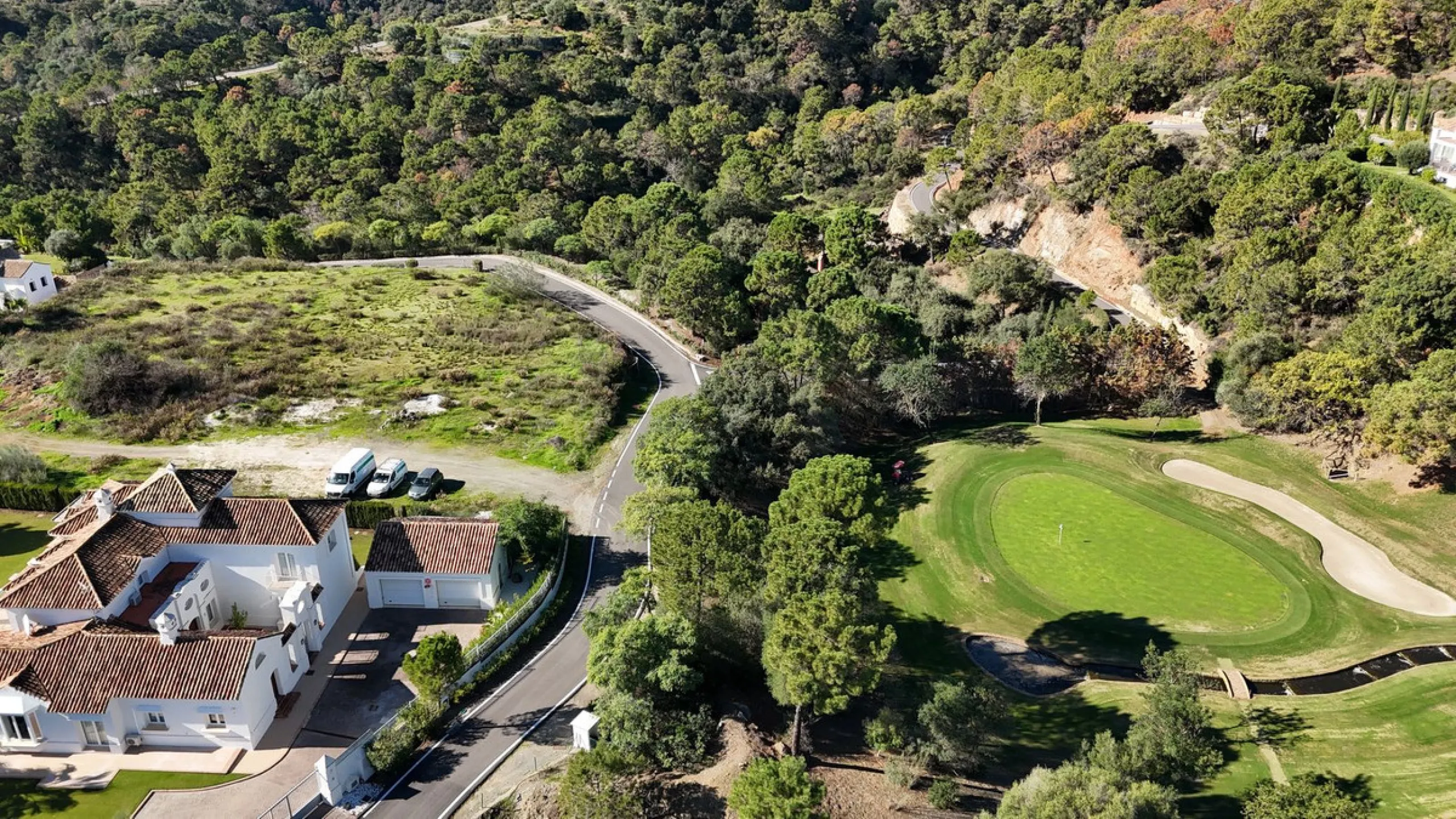 Turn-key luxury villa for sale within the Marbella Club Golf Resort, in a very quiet area surrounded by forest.
