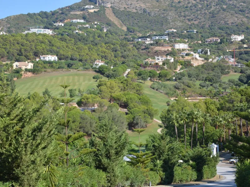 Turn-key luxury villa for sale within the Marbella Club Golf Resort, in a very quiet area surrounded by forest.