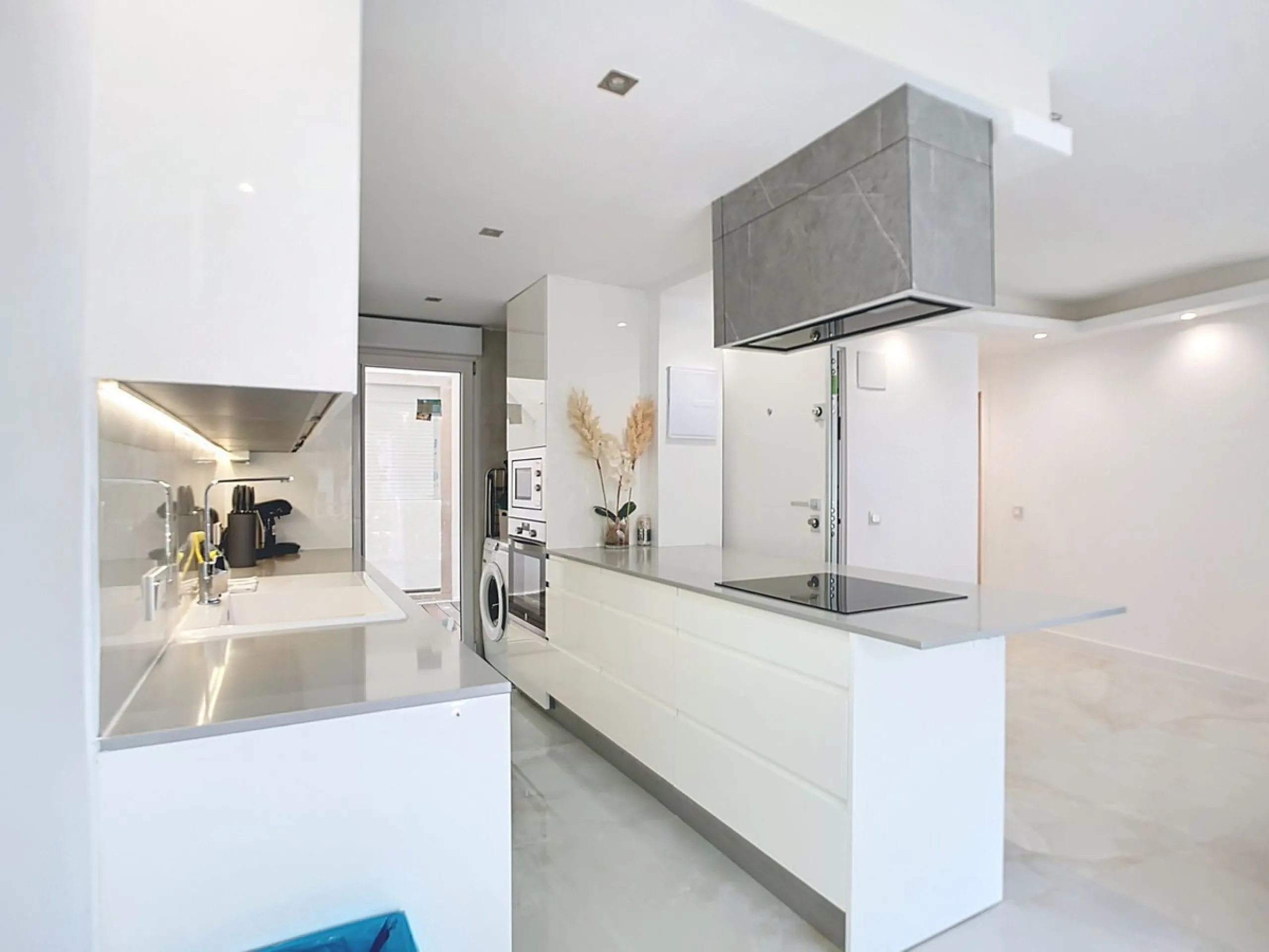 Brand new refurbished flat in the centre of Estepona - 3 bedrooms, 3 bathrooms and tourist license