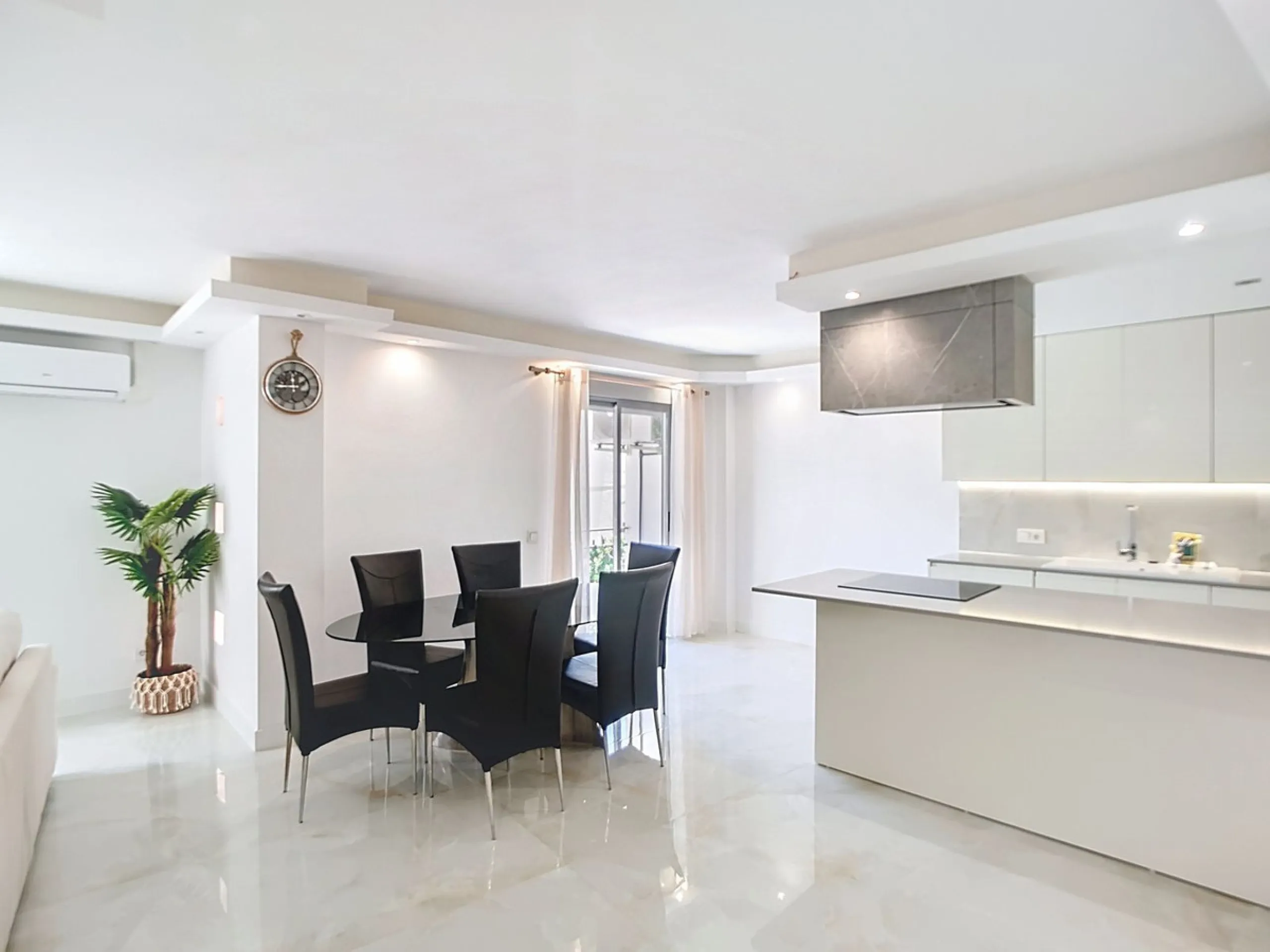 Brand new refurbished flat in the centre of Estepona - 3 bedrooms, 3 bathrooms and tourist license
