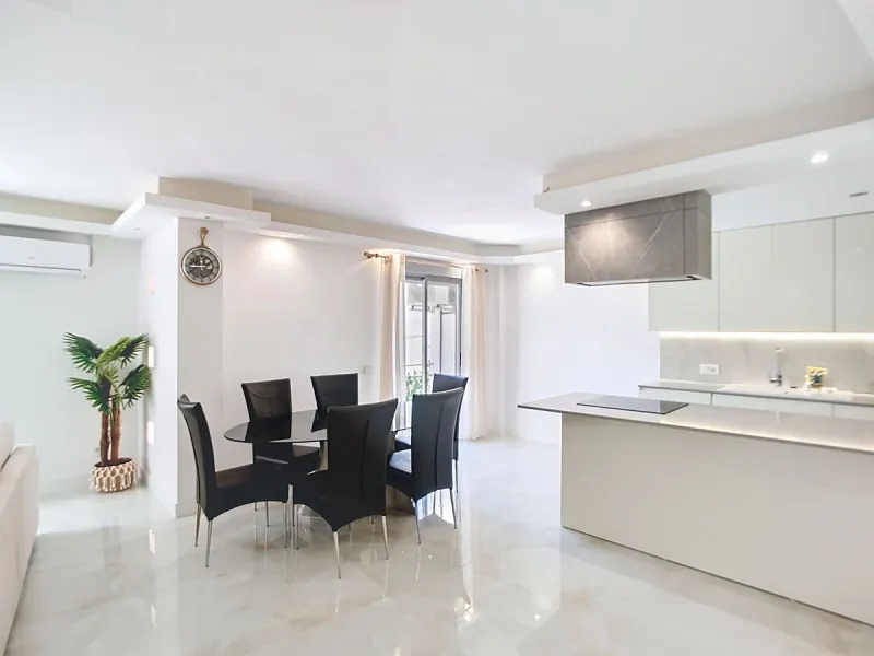Brand new refurbished flat in the centre of Estepona - 3 bedrooms, 3 bathrooms and tourist license