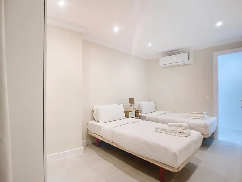 Brand new refurbished flat in the centre of Estepona - 3 bedrooms, 3 bathrooms and tourist license