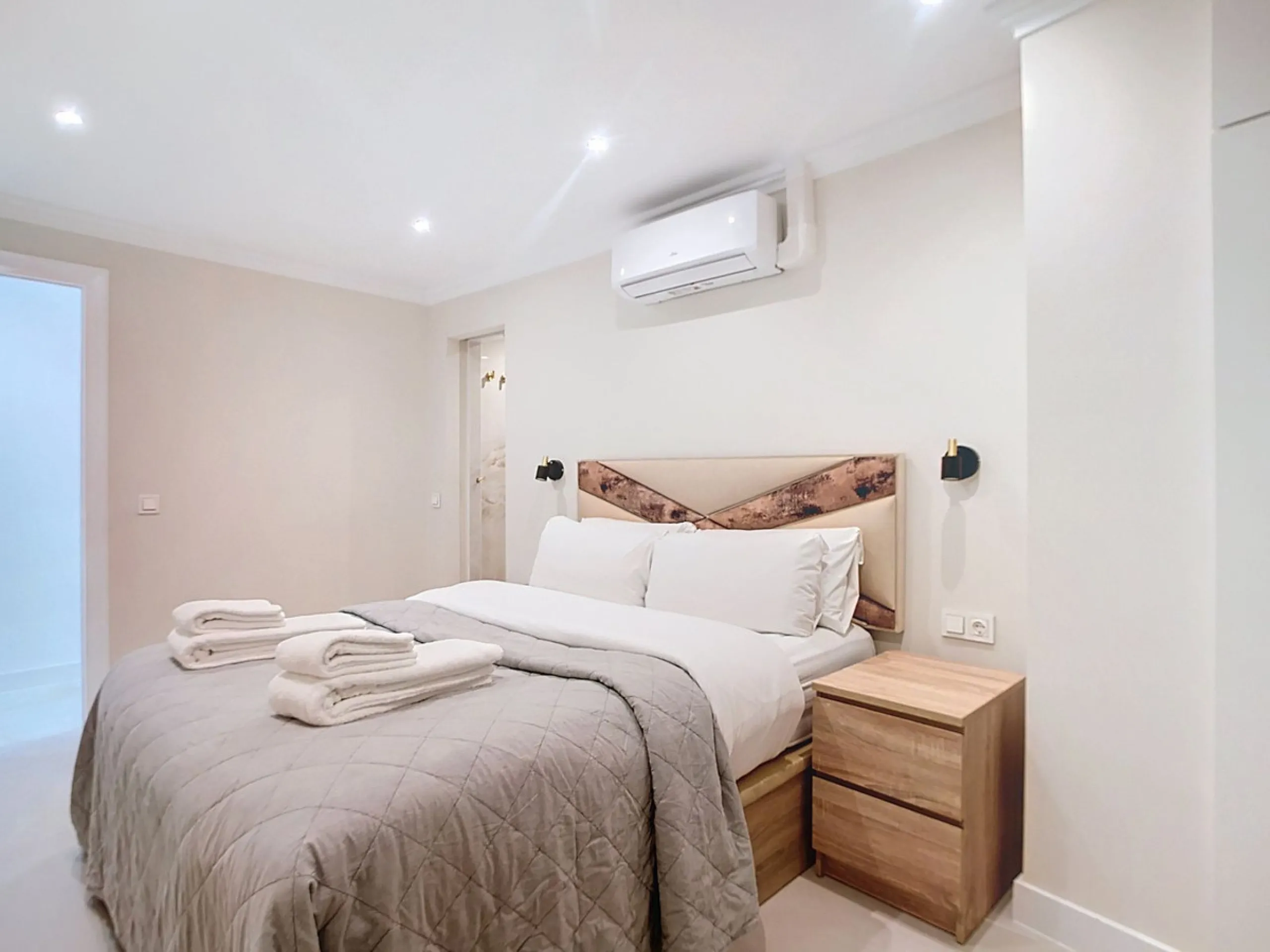 Brand new refurbished flat in the centre of Estepona - 3 bedrooms, 3 bathrooms and tourist license