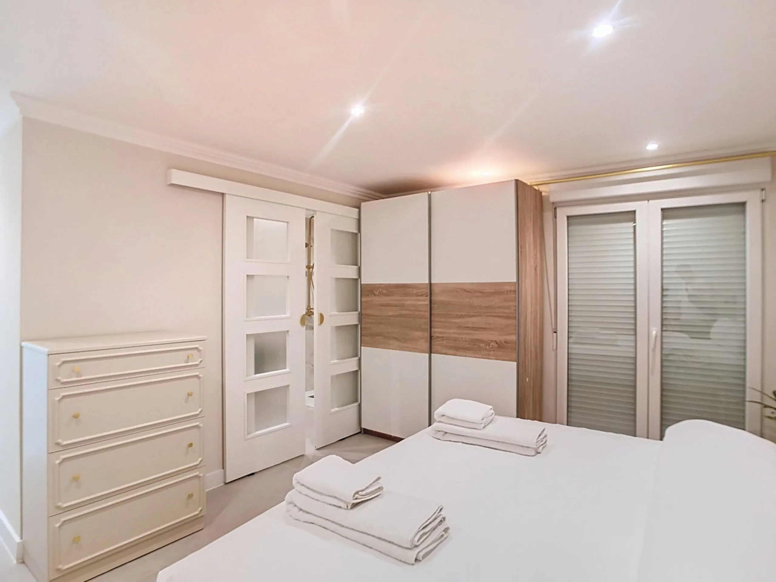 Brand new refurbished flat in the centre of Estepona - 3 bedrooms, 3 bathrooms and tourist license