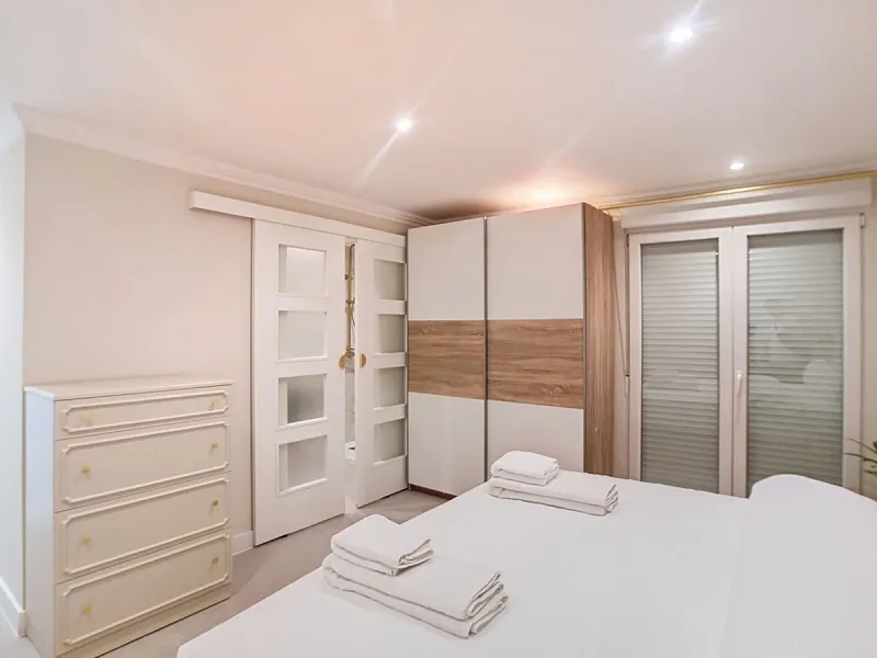 Brand new refurbished flat in the centre of Estepona - 3 bedrooms, 3 bathrooms and tourist license
