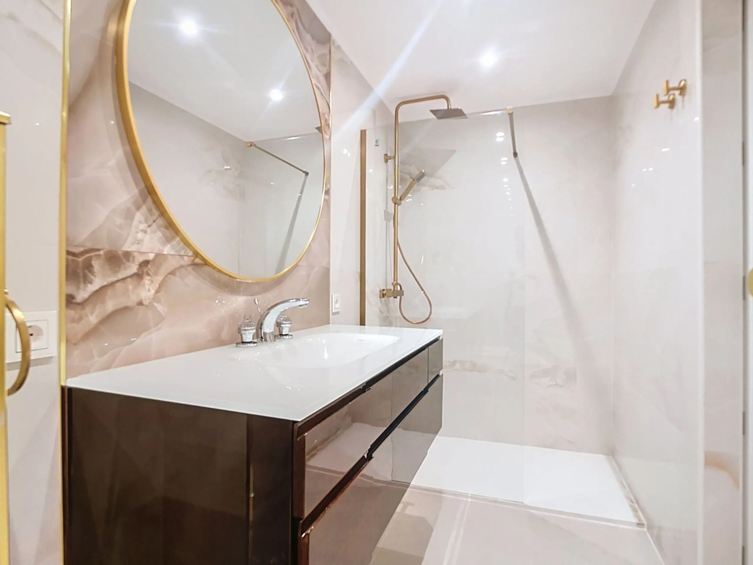 Brand new refurbished flat in the centre of Estepona - 3 bedrooms, 3 bathrooms and tourist license