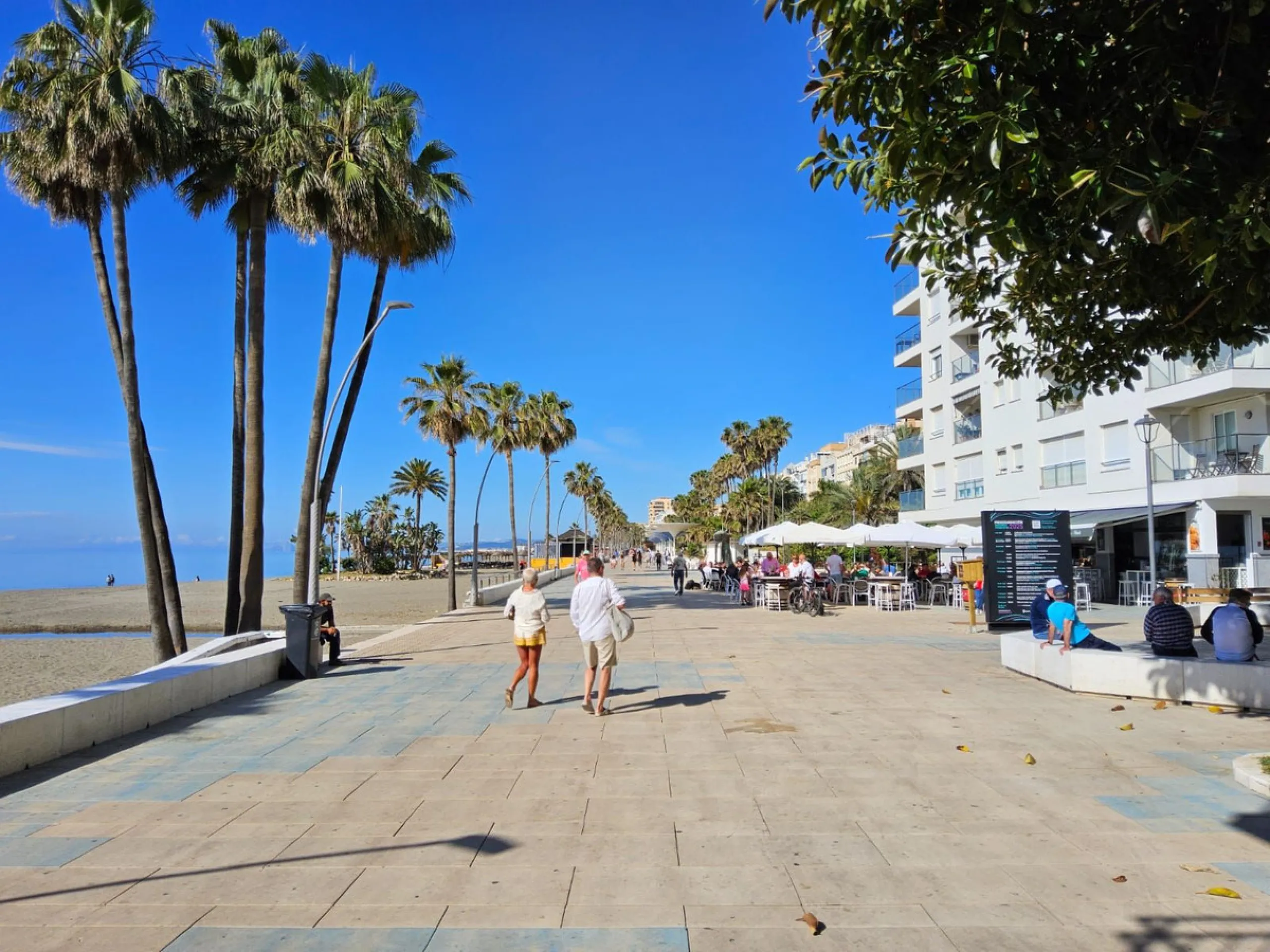 Brand new refurbished flat in the centre of Estepona - 3 bedrooms, 3 bathrooms and tourist license